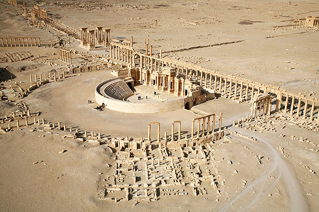 Vista area de uma parte antiga da cidade de Palmira, na Sria, em foto de 2009; moradores relatam pnico de ver cidade ser tomada 