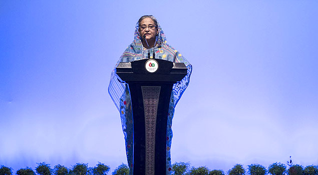 Premi de Bangladesh, Sheikh Hasina, que defendeu criminalizar sada ilegal de bengaleses do pas 