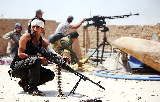 Combatentes de milcia xiita participam de operao contra o EI em Ramadi