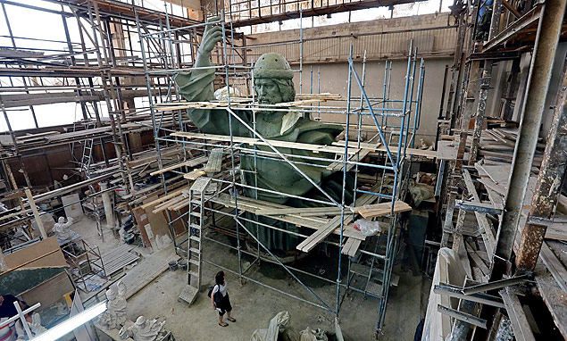 Esttua de So Vladimir, feita pelo artista russo Salavat Scherbakov, ter 25 metros