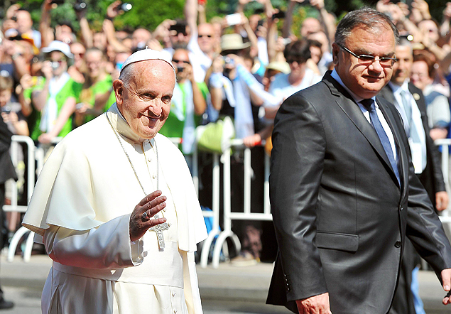 Papa Francisco e o presidente Mladen Ivanic durante missa em Sarajevo