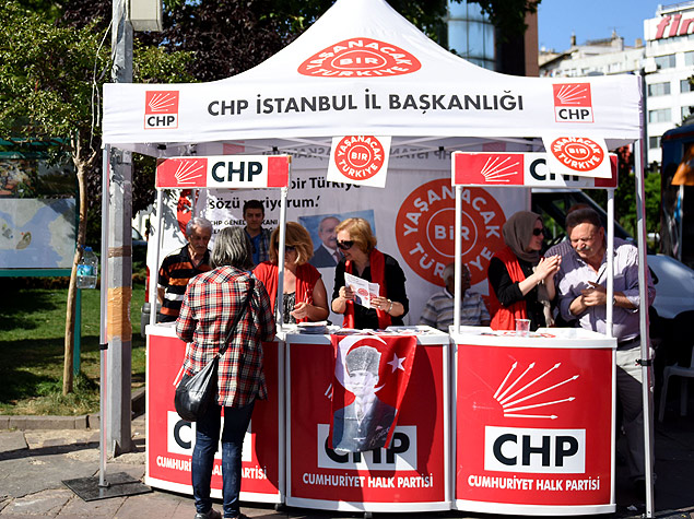 Propaganda do Partido Republicano do Povo em rua de Istambul, na semana passada