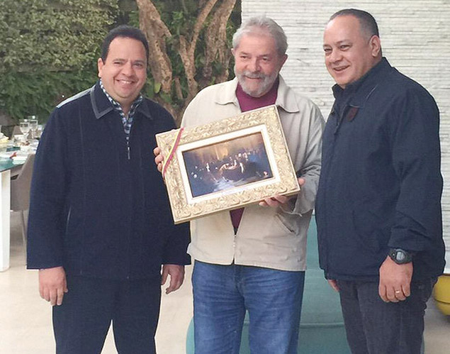 O ministro Rodolfo Torres (esq.), Lula e o presidente do Legislativo venezuelano, Diosdado Cabello