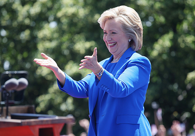 Hillary Clinton durante o primeiro comcio oficial de sua campanha  Casa Branca