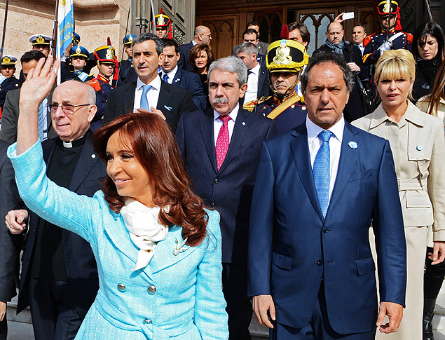 A presidente Cristina Kirchner, ao lado do candidato governista Daniel Scioli, em maio em Buenos Aires