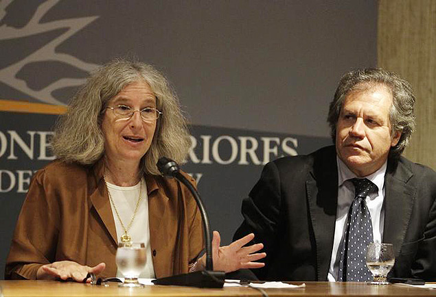 A historiadora Aviva Chomsky durante confer�ncia no Uruguai sobre imigrantes nos EUA