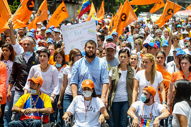 Familiares protestam pela libertao dos opositores presos; eleies na Venezuela sero em dezembro