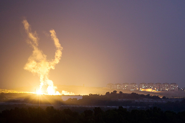 Em Ashkelon, Exrcito de Israel lana foguetes aps ataque do Hamas