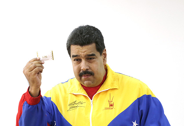 O presidente da Venezuela, Nicols Maduro, vota nas primrias de seu partido, o PSUV, em Caracas