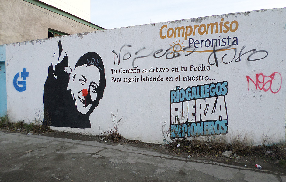 Propaganda exaltando Nstor Kirchner  pichada em Ro Gallegos (Argentina), cidade que foi bero do kirchnerismo