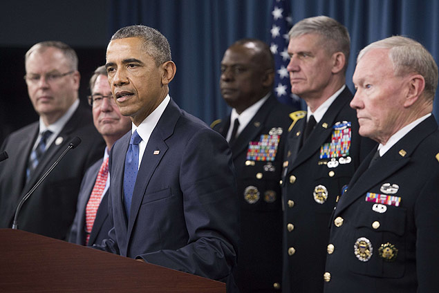O presidente dos EUA, Barack Obama, d entrevista no Pentgono ao lado de chefes das Foras Armadas 