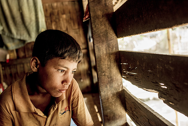 Jubair, 13, que foi abandonado por sua me e seus irmos em Mianmar; famlia fugiu para a Malsia