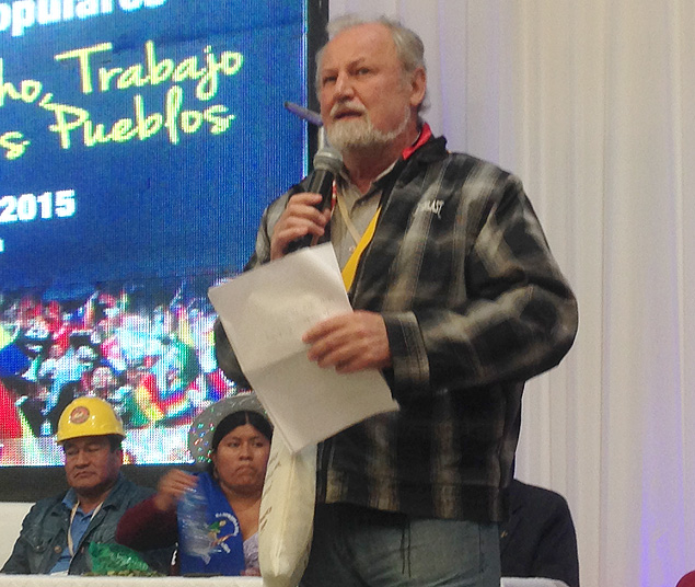 O lder do MST Joo Pedro Stedile fala em evento paralelo  visita do papa, em Santa Cruz (Bolvia)