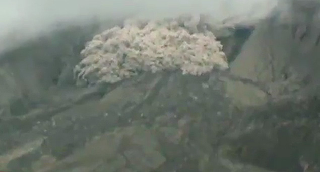 Captura de vídeo da BBC mostra cinzas de vulcão na ilha de Java
