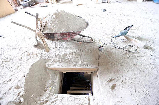 Foto cedida pela Procuradoria-Geral da Repblica mostra o buraco por onde saiu "El Chapo" Guzmn