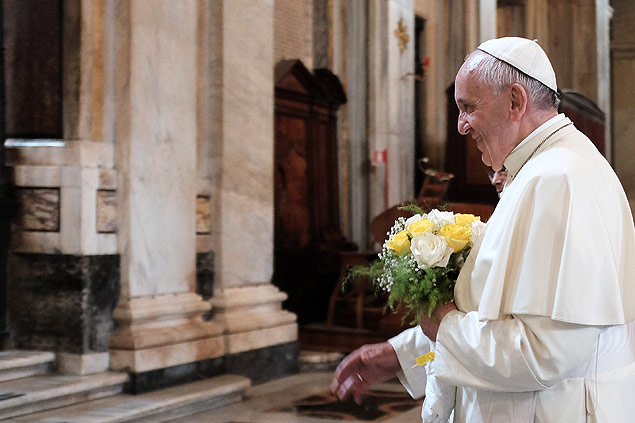 O papa visita a baslica de Santa Maria Maior em Roma, aps voltar de viagem  Amrica do Sul