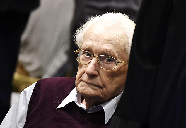 O ex-funcionrio do campo de Auschwitz, Oskar Groning, aguarda veredicto em tribunal alemo