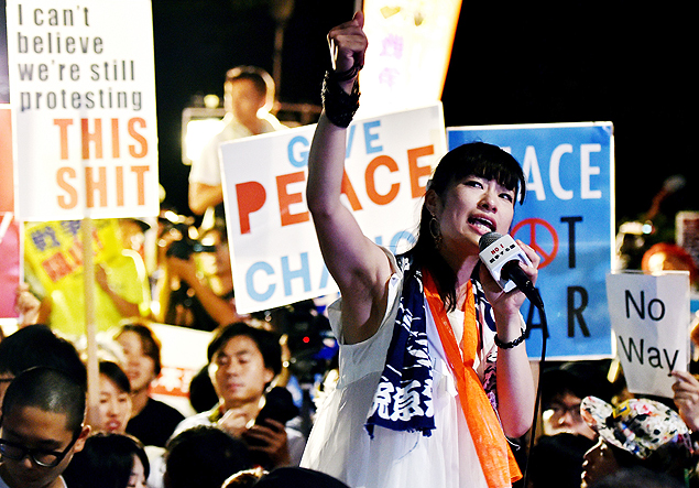 Manifestantes protestam em Tquio contra leis de segurana impulsionadas pelo governo japons