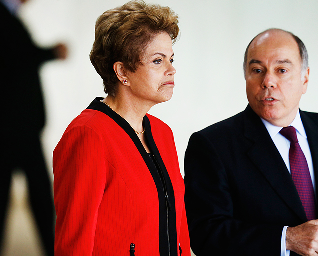 Presidente Dilma Rousseff é vista ao lado do chanceler Mauro Vieira no Palácio do Itamaraty