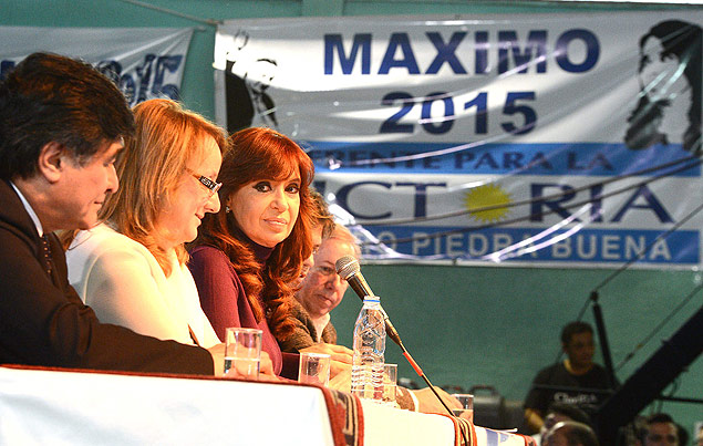 A presidente da Argentina, Cristina Kirchner (centro), durante o evento desta quinta em Ro Gallegos 