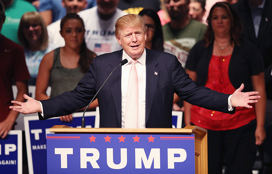Pr-candidato do Partido Republicano, empresrio Donald Trump discursa durante campanha em Oskaloosa, no Estado de Iowa (EUA)