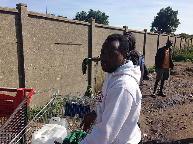 Victor Mohamed, 23, imigrante sudans que chegou h uma semana em Calais (Frana)