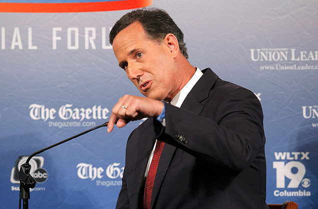 O pr-candidato republicano Rick Santorum em encontro com eleitores em Manchester (New Hampshire)