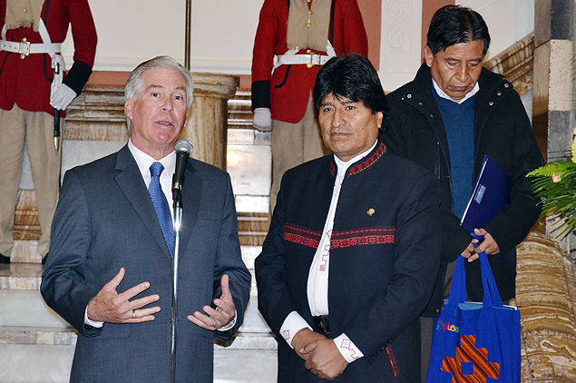 O presidente Evo Morales concede entrevista com o encarregado de negcios dos EUA, Peter Brennan