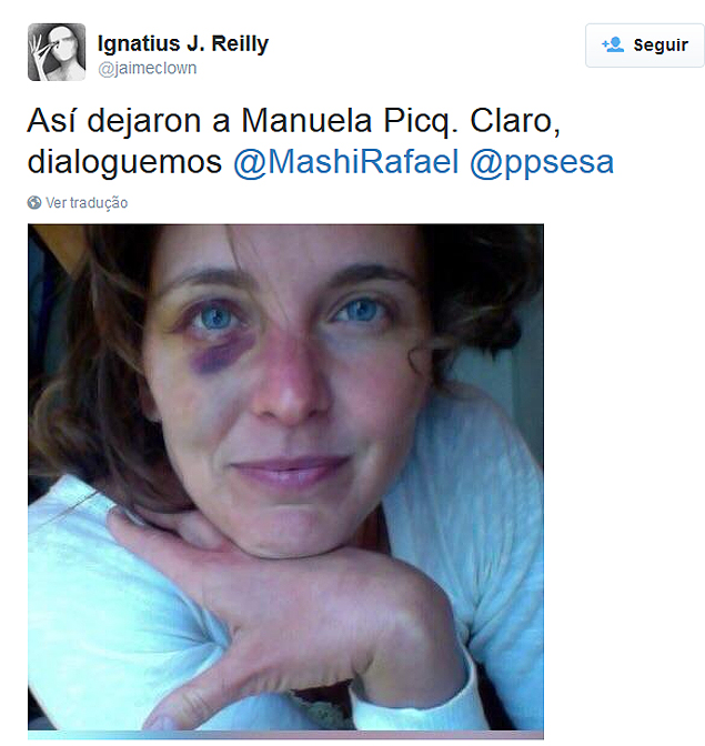 A jornalista franco-brasileira Manuela Picq, em imagem feia após sua detenção no Equador