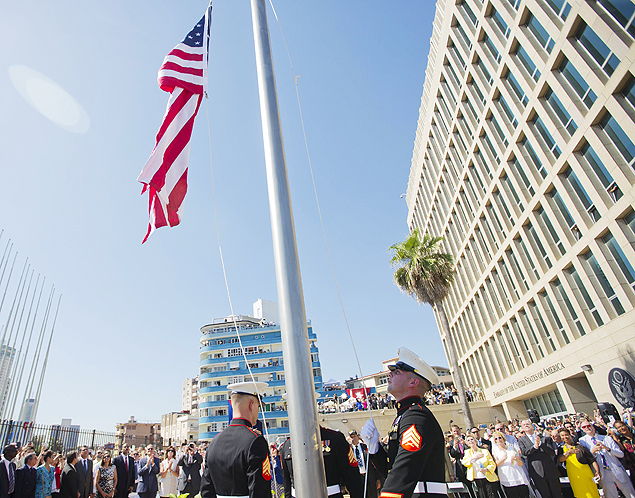 Members of the U.S. Marines raise the U.S. flag over the newly reopened embassy in Havana, Cuba, August 14, 2015. Watched over by U.S. Secretary of State John Kerry, U.S. Marines raised the American flag at the embassy in Cuba for the first time in 54 years on Friday, symbolically ushering in an era of renewed diplomatic relations between the two Cold War-era foes. REUTERS/Pablo Martinez Monsivais/Pool ORG XMIT: CUBM109