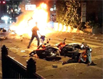 Imagem feita com celular mostra local exploso em Bancoc na segunda-feira (17)