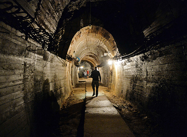 TOPSHOTS Men walk in underground galeries, part of Nazi Germany "Riese" construction project under the Ksiaz castle in the area where the "Nazi gold train" is supposedly hidden underground, on August 28, 2015 in Walbrzych, Poland. Poland's deputy culture minister on Friday said he was 99 percent sure of the existence of the alleged Nazi train that has set off a gold rush in the country. AFP PHOTO / JANEK SKARZYNSKI ORG XMIT: JSK4068