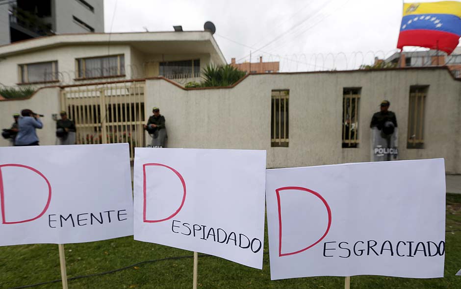 Banners with a message that reads in Spanish, "Insane, Ruthless, Miserable" stand in front of the Venezuelan consulate during a protest by Colombian citizens in Bogota, Colombia, August 26, 2015. Venezuelan President Nicolas Maduro made the decision to close several border crossings last week and deport what Colombia says is over a thousand people. Maduro, whose Socialist Party is forecast to fare poorly in the December 6 parliamentary election, says the crackdown is necessary to stop the Colombian right, smugglers and paramilitaries from plotting to worsen shortages and subvert him. REUTERS/John Vizcaino ORG XMIT: JWV08