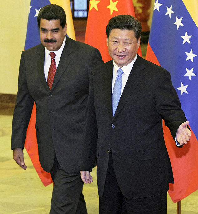 p02 PEKN (CHINA), 01/09/2015.- El presidente chino, Xi Jinping (d), da la bienvenida a su homlogo venezolano, Nicols Maduro, antes de su reunin en el Gran Saln del Pueblo en Pekn, China, hoy, 1 de septiembre de 2015. EFE/PARKER SONG / POOL ORG XMIT: p02