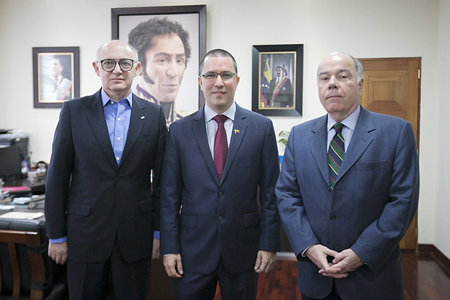 O chanceler argentino Hector Timerman, o vice-presidente venezuelano Jorge Arreaza e Mauro Vieira, ministro das Relaes Exteriores do Brasil