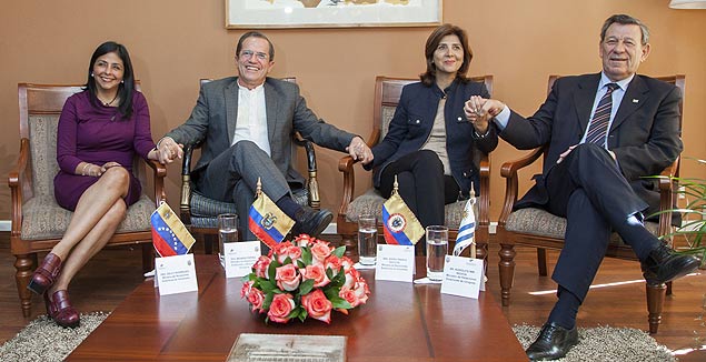 Os chanceleres da Venezuela, do Equador, da Colmbia e do Uruguai, durante encontro em Quito, no ltimo sbado (12)