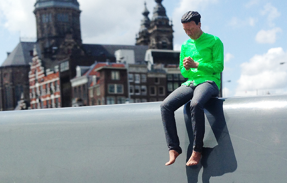 Reproduo: movingpeople.nu/Legenda: Projeto #MovingPeople ("#PessoasEmMovimento", em traduo livre) espalha miniaturas em 3D de refugiados por cidades da Holanda