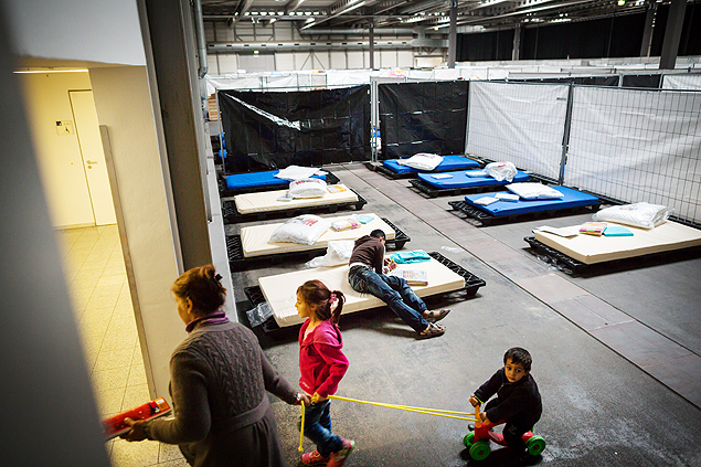 Abrigo para refugiados em Erfurt, na Alemanha; populao local responde com empatia e preconceito