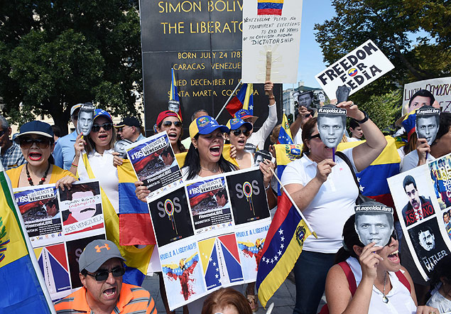Venezuelanos se mobilizaram em em solidariedade ao dirigente opositor Leopoldo Lpez em setembro de 2015