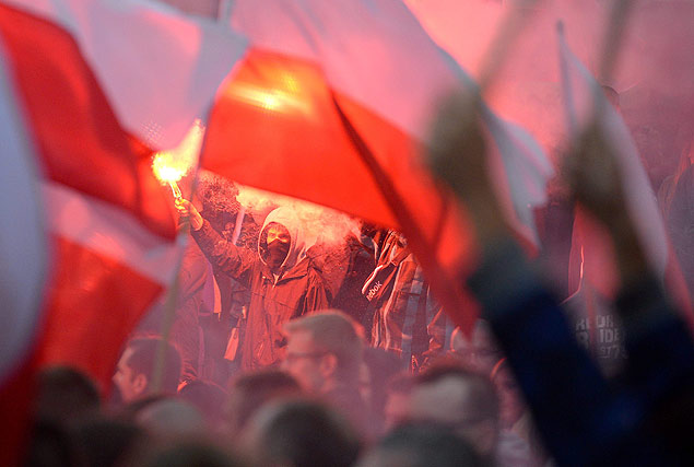 Grupos nacionalistas protestam em Varsvia, na Polnia, contra a chegada de refugiados ao pas