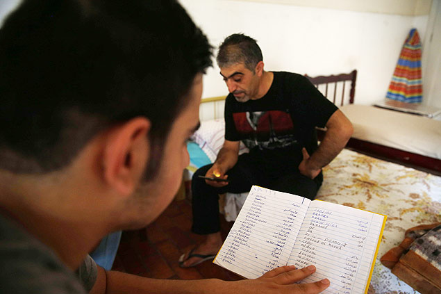 Refugiados srios estudam portugus em parquia do Rio; Conare prorroga regra que flexibiliza ingresso