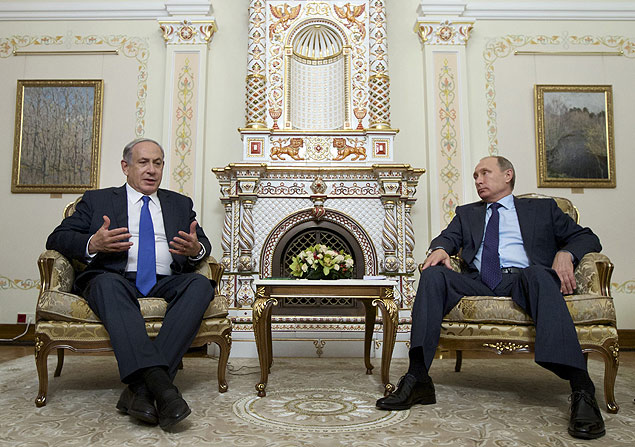 O presidente Vladimir Putin ( direita) em encontro com o premi Binyamin Netanyahu na Rssia