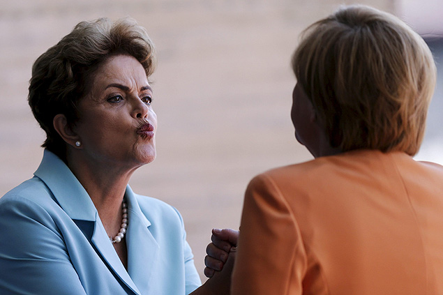 Dilma recebe Angela Merkel no Palcio do Planalto, em Braslia, quando anunciou que o Brasil vai descarbonizar sua economia at 2100