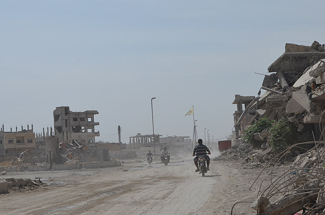 Ruinas de Kobani, cidade no norte da Sria, na fronteira com a Turquia