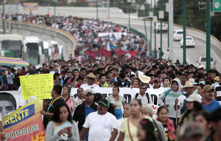 Manifestao em Chilpancingo, no Estado de Guerrero (Mxico), lembra desaparecimento de 43 estudantes da escola rural de Ayotzinapa