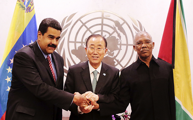 Nicols Maduro e David Granger na reunio mediada pelo secretrio-geral da ONU, Ban Ki-moon (centro)