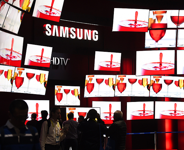 A display of S' UHD 4K TV from Samsung are seen at the Consumer Electronics Show, January 8, 2015, in Las Vegas, Nevada. AFP PHOTO / Robyn BECK ORG XMIT: RLB2371