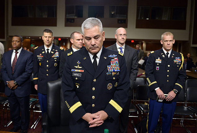 (151007) -- WASHINGTON D.C., Oct. 7, 2015 (Xinhua) -- Commander of U.S. forces in Afghanistan John Campbell arrives for a Senate Armed Services Committee hearing on Capitol Hill in Washington D.C., the United States, Oct. 6, 2015. Campbell acknowledged on Tuesday a U.S. airstrike "mistakenly" struck a hospital in Kunduz, Afghanistan on Saturday that killed 22 civilians. (Xinhua/Yin Bogu) (zjy)