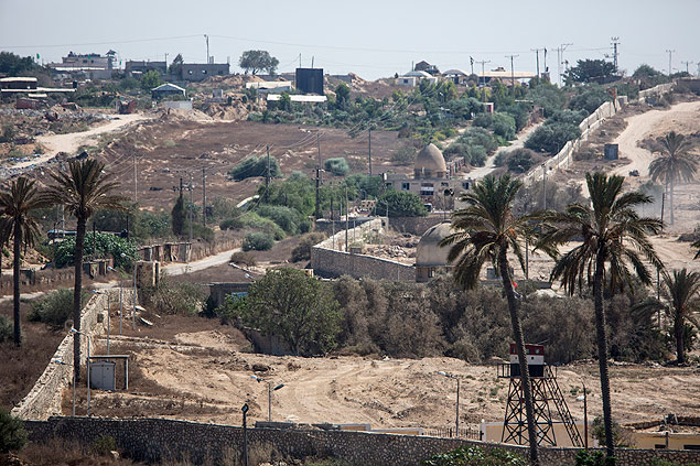 Fronteira entre Egito e Gaza; fechamento de tneis agrava situao de pobreza no territrio palestino