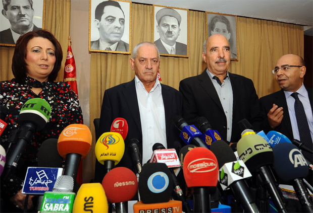 A partir da esquerda, os integrantes do Quarteto Wided Bouchamaoui (Utica), Houcine Abbassi (UGTT), Abdessattar ben Moussa (Liga dos Direitos Humanos) e Mohamed Fadhel Mahmoud (Ordem dos Advogados), em foto de 2013 